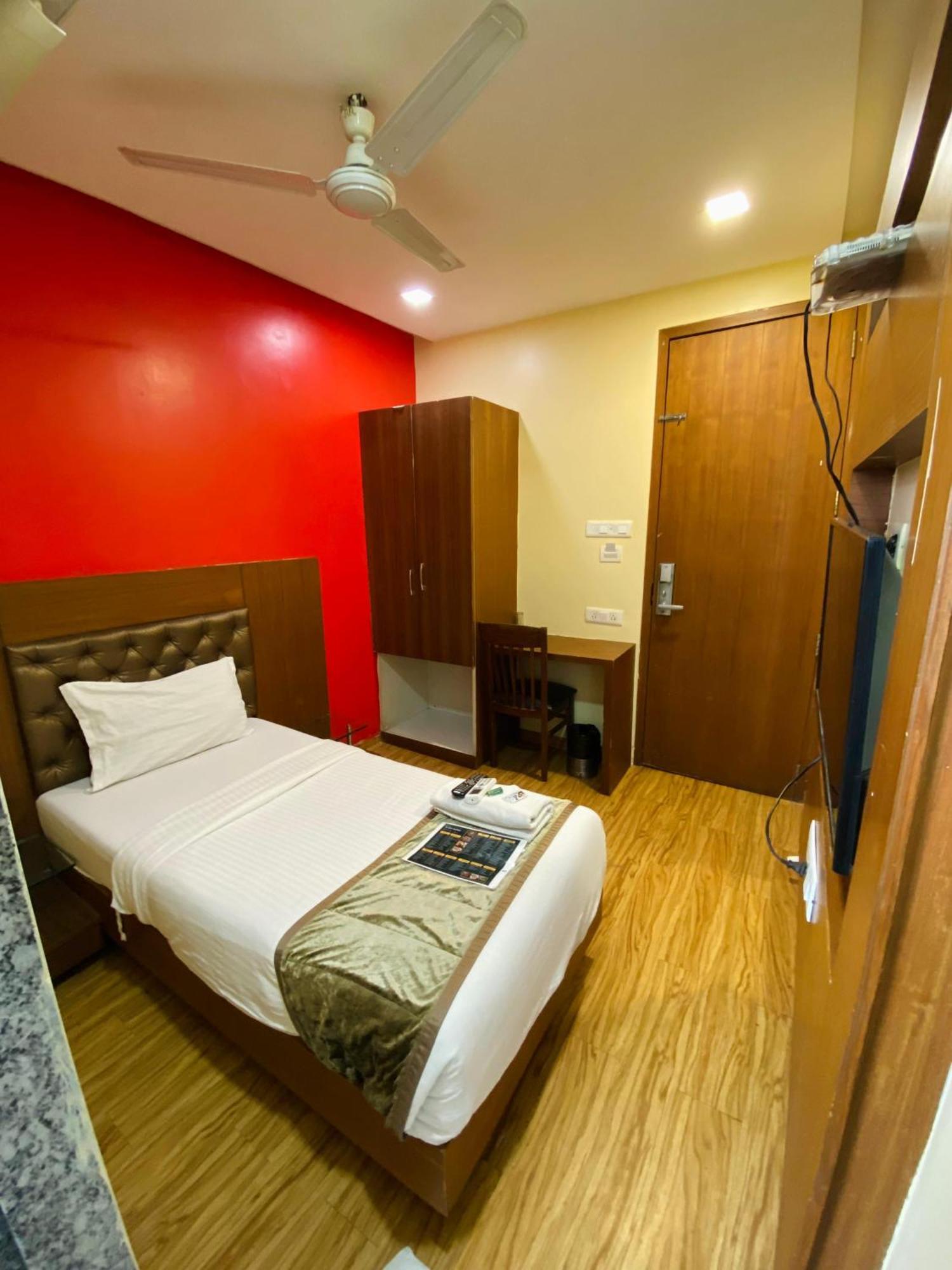 Hotel Arton Regency Near Terminal 2 Airport 孟买 外观 照片