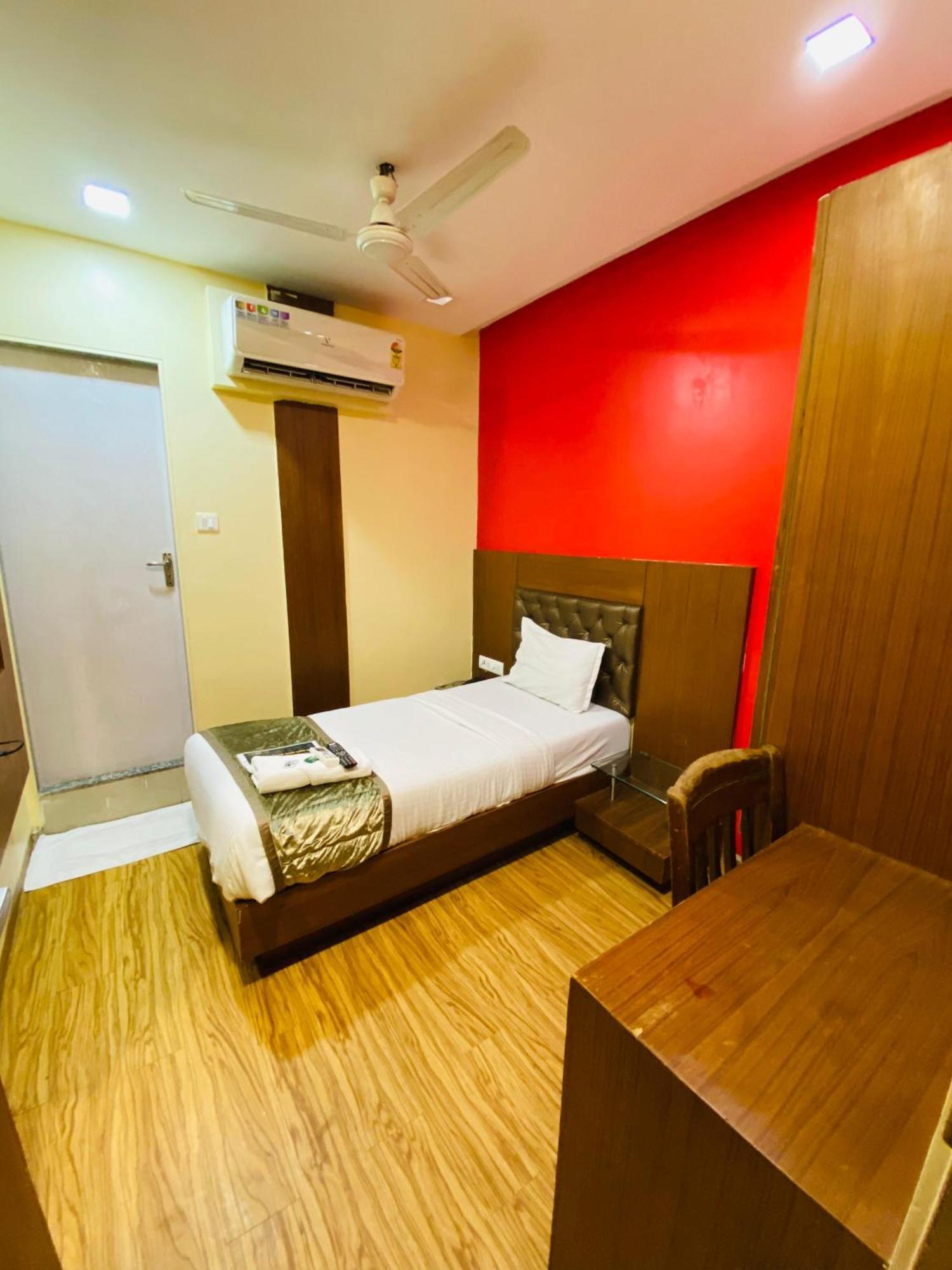 Hotel Arton Regency Near Terminal 2 Airport 孟买 外观 照片
